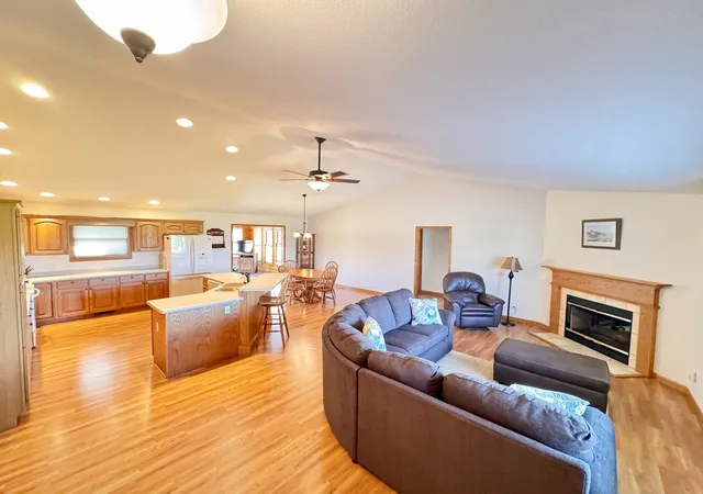 Photo 3 of Sale Pending at 1812 White Pines Dr, Dixon, IL 61021 | MLS# 12783548 | Listing updated on 2026-10-17