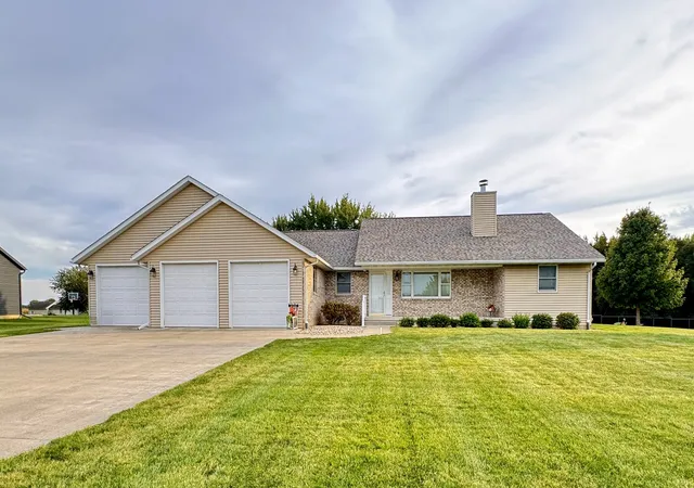 Photo 2 of Sale Pending at 1812 White Pines Dr, Dixon, IL 61021 | MLS# 12783548 | Listing updated on 2026-10-17