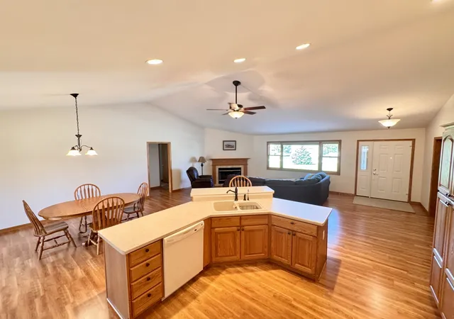 Photo 4 of Sale Pending at 1812 White Pines Dr, Dixon, IL 61021 | MLS# 12783548 | Listing updated on 2026-10-17