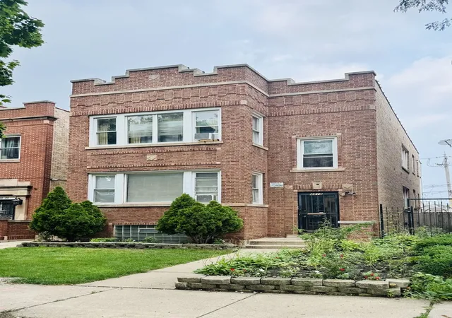 Listing Photo 1 - Condo for sale in building located at 4818 W Fletcher St, Chicago, IL 60641
