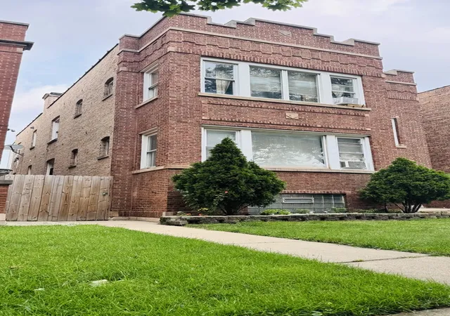 Listing Photo 3 - Condo for sale in building located at 4818 W Fletcher St, Chicago, IL 60641