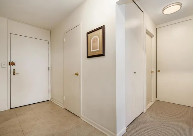 Listing Photo 2 - Condo for sale in building located at 2800 N Lake Shore Dr, Chicago, IL 60657 - Unit #1911