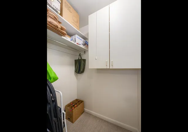 Listing Photo 3 - Condo for sale in building located at 2800 N Lake Shore Dr, Chicago, IL 60657 - Unit #1911