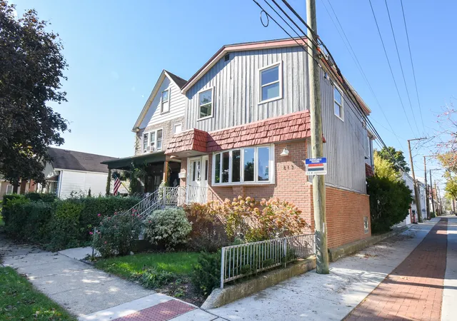 Photo 1 of Single family home for sale at 813 Thomas Ave, Forest Park, IL 60130 | MLS# 12783610 | Listing updated on 2026-10-29