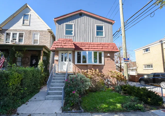 Photo 2 of Single family home for sale at 813 Thomas Ave, Forest Park, IL 60130 | MLS# 12783610 | Listing updated on 2026-10-29