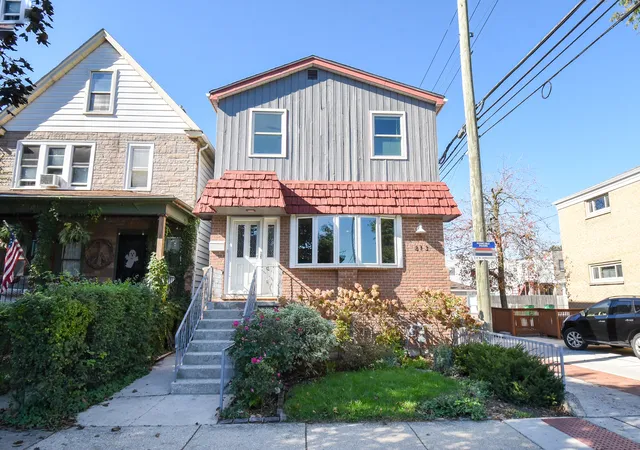 Photo 3 of Single family home for sale at 813 Thomas Ave, Forest Park, IL 60130 | MLS# 12783610 | Listing updated on 2026-10-29