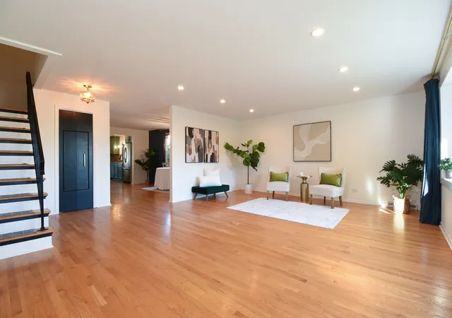 Photo 4 of Single family home for sale at 813 Thomas Ave, Forest Park, IL 60130 | MLS# 12783610 | Listing updated on 2026-10-29