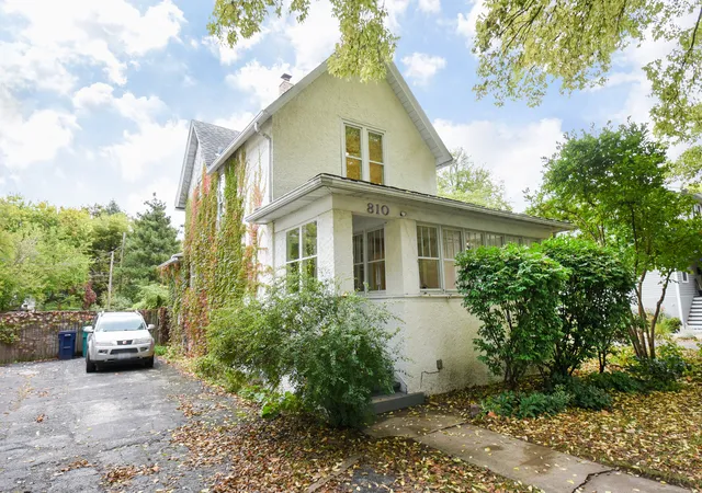 Photo 3 of Single family home for sale at 810 Belleforte Ave, Oak Park, IL 60302 | MLS# 12783618 | Listing updated on 2026-10-20
