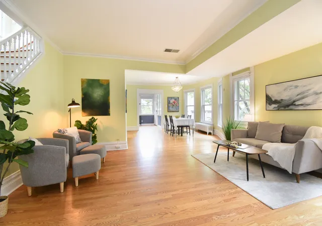 Photo 4 of Single family home for sale at 810 Belleforte Ave, Oak Park, IL 60302 | MLS# 12783618 | Listing updated on 2026-10-20