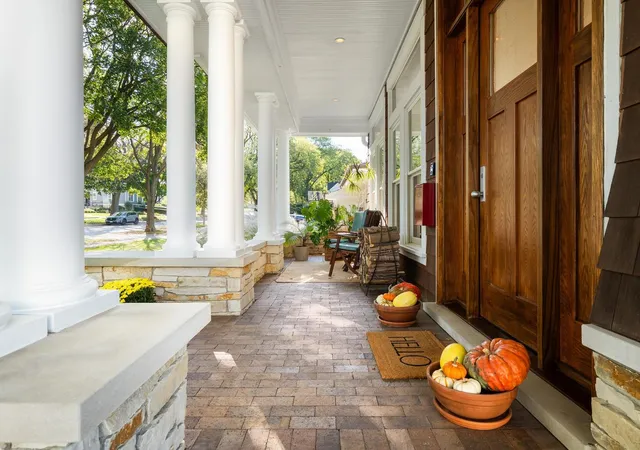Photo 3 of Single family home for sale at 210 S Madison St, Hinsdale, IL 60521 | MLS# 12783638 | Listing updated on 2026-10-27