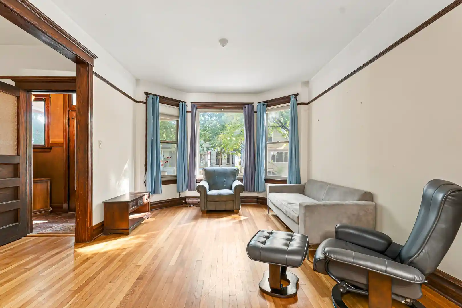 Listing Photo 2 - Condo for sale in 4922 N Hamilton Ave located at 4922 N Hamilton Ave, Chicago, IL 60625 - Unit 4922 N Hamilton Ave
