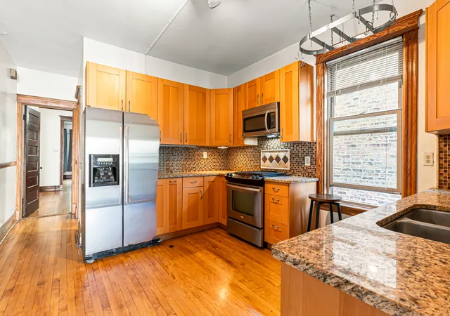 Listing Photo 5 - Condo for sale in building located at 4922 N Hamilton Ave, Chicago, IL 60625