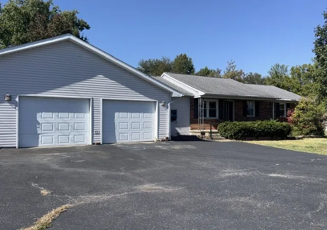 Photo 3 of Single family home for sale at 7207 Koester Rd, Marion, IL 62959 | MLS# 12783658 | Listing updated on 2026-10-18