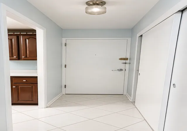 Photo 3 of Condo for sale at 3950 N Lake Shore Dr #1903, Chicago, IL 60613 | MLS# 12783666 | Listing updated on 2026-10-21