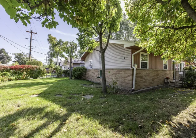 Photo 1 of Single family home for sale at 19 E Washington St, Round Lake Park, IL 60073 | MLS# 12783668 | Listing updated on 2026-10-20