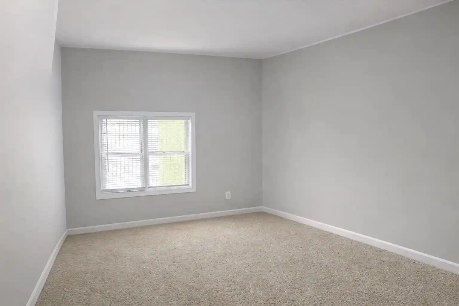 Listing Photo 2 - Condo for sale in 500 N Wilke Rd located at 500 N Wilke Rd, Palatine, IL 60074 - Unit #206