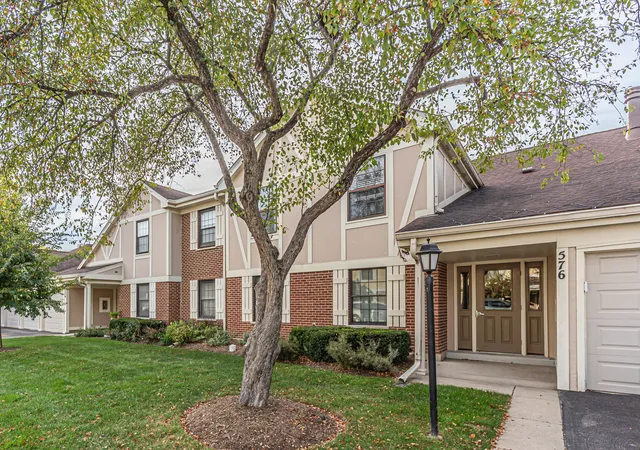 Townhouse for sale at 576 Greystone Ln #C-2, Wheeling, IL 60090 | MLS# 12783686