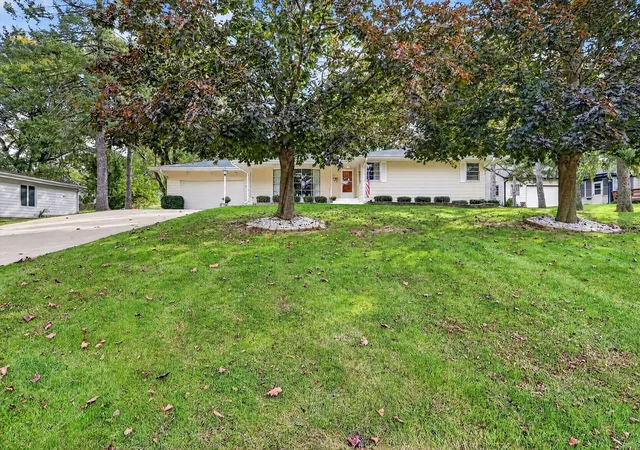Photo 2 of Single family home for sale at 1525 S Harlem Ave, Freeport, IL 61032 | MLS# 12783692 | Listing updated on 2026-10-21