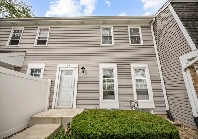Photo 2 of Townhouse for sale at 1392 Carriage Way, Roselle, IL 60172 | MLS# 12783693 | Listing updated on 2026-10-20