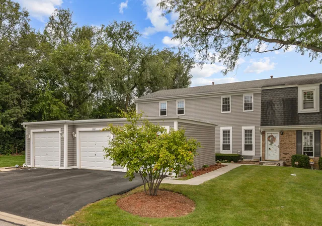 Photo 3 of Townhouse for sale at 1392 Carriage Way, Roselle, IL 60172 | MLS# 12783693 | Listing updated on 2026-10-20