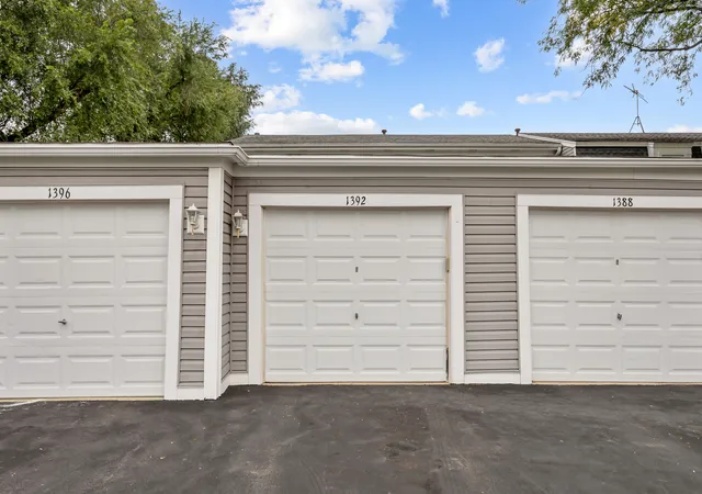 Photo 3 of Townhouse for sale at 1392 Carriage Way, Roselle, IL 60172 | MLS# 12783693 | Listing updated on 2026-10-20