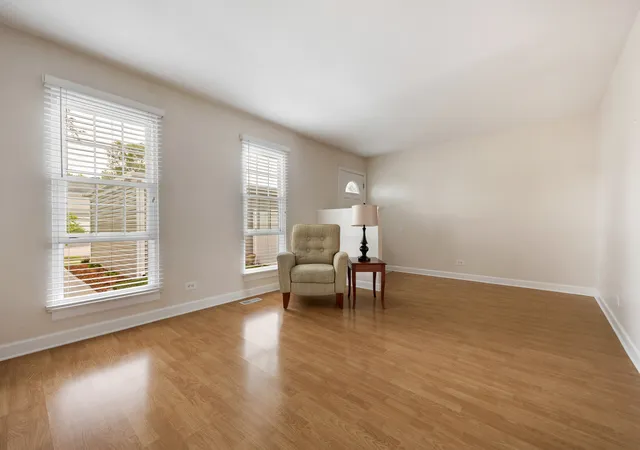 Photo 4 of Townhouse for sale at 1392 Carriage Way, Roselle, IL 60172 | MLS# 12783693 | Listing updated on 2026-10-20