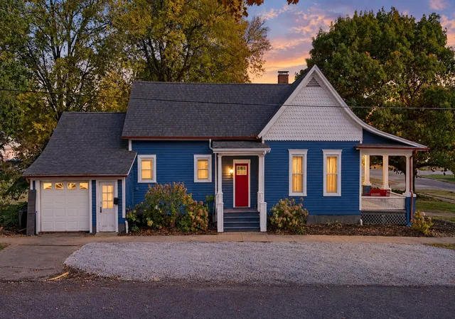 Photo 2 of Single family home for sale at 318 W High St, Monticello, IL 61856 | MLS# 12783698 | Listing updated on 2026-10-30