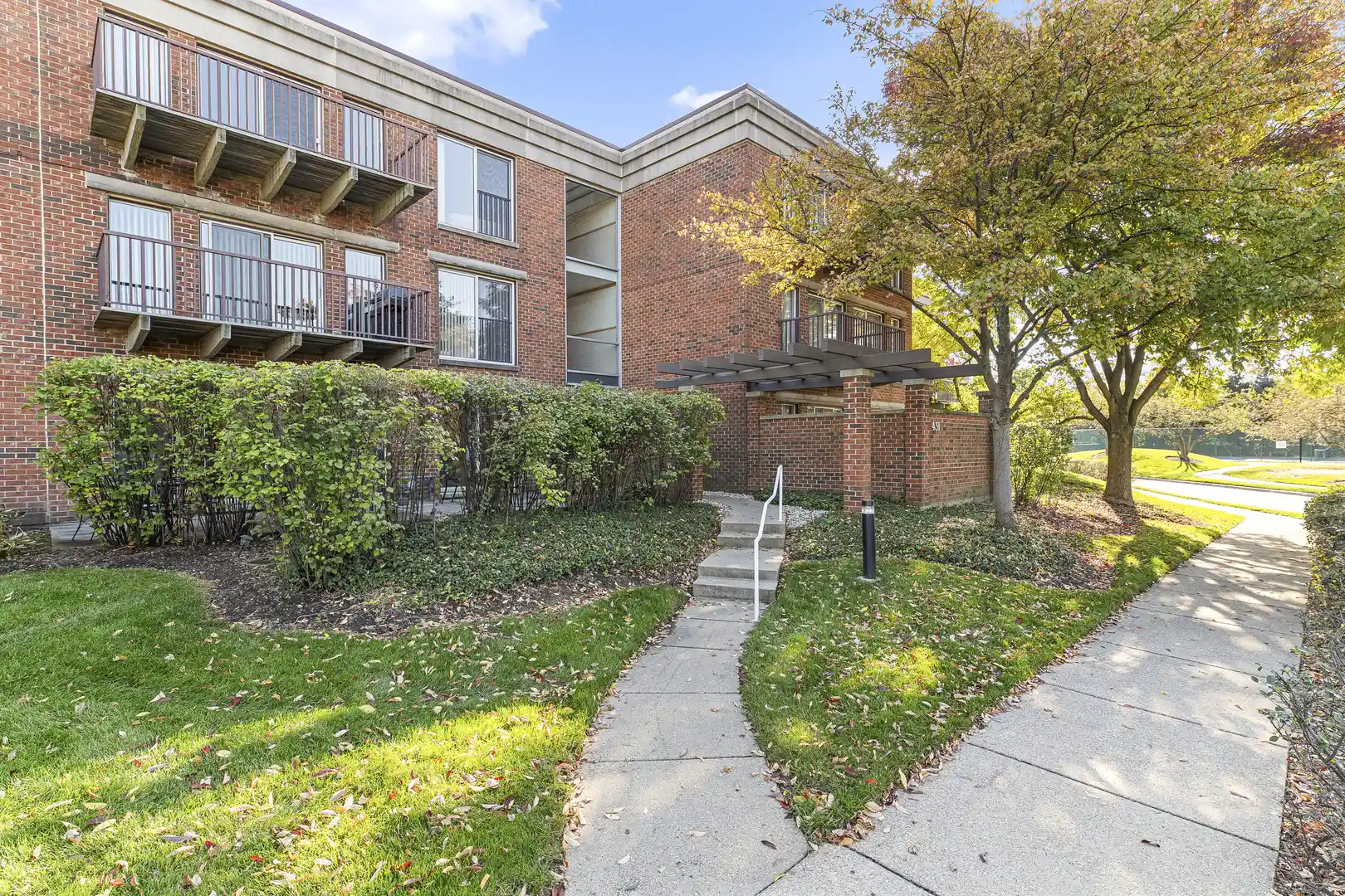 Listing Photo 1 - Condo for sale in 431 Kelburn Rd located at 431 Kelburn Rd, Deerfield, IL 60015 - Unit #116