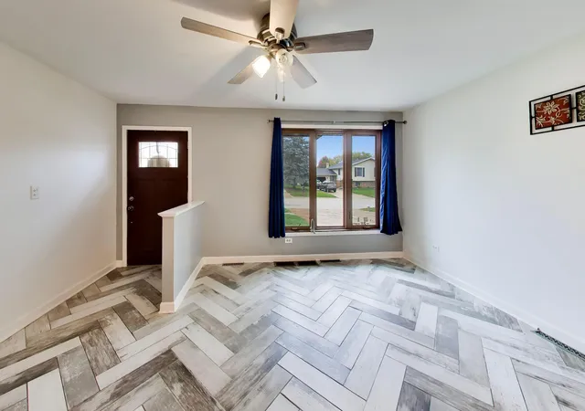 Photo 4 of Single family home for sale at 63 Lockman Cir, Elgin, IL 60123 | MLS# 12783725 | Listing updated on 2026-10-22