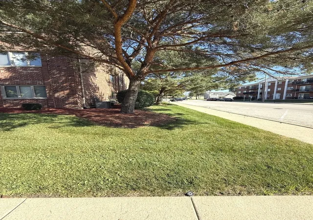 Photo 3 of Condo for sale at 9410 Melvina Ave #2SW, Oak Lawn, IL 60453 | MLS# 12783737 | Listing updated on 2026-10-18