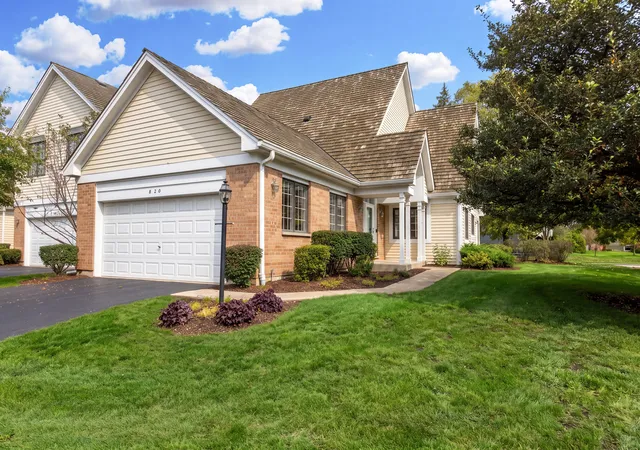 Photo 2 of Townhouse for sale at 820 Braeman Ct, Libertyville, IL 60048 | MLS# 12783746 | Listing updated on 2026-10-20