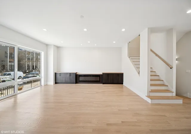 Listing Photo 4 - Condo for sale in building located at 967 E 62Nd St, Chicago, IL 60637 - Unit #1