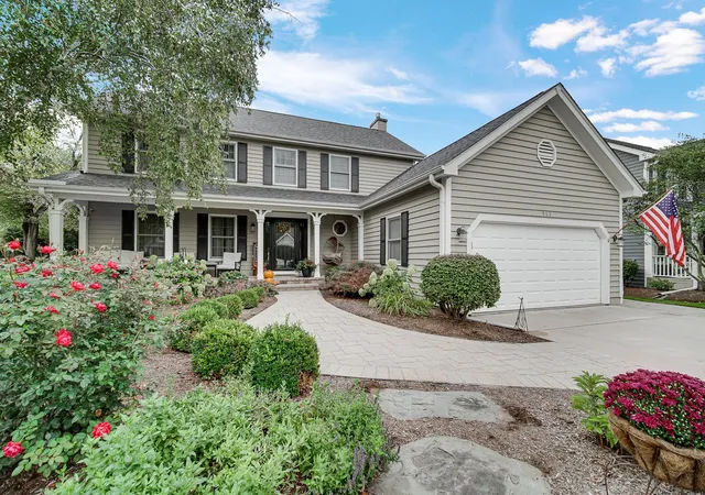 Photo 3 of Single family home for sale at 563 Bittersweet Trl, Crystal Lake, IL 60014 | MLS# 12783758 | Listing updated on 2026-10-18