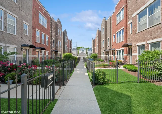 Listing Photo 2 - Condo for sale at Lexington Square, Unit A 3761 S Morgan St, Lexington Square, Chicago, IL 60609 | Built Year: 2008-2017
