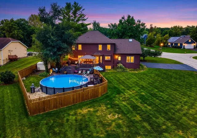 Photo 2 of Single family home for sale at 877 Bonnie Brae Ln, Bolingbrook, IL 60440 | MLS# 12783778 | Listing updated on 2026-10-23