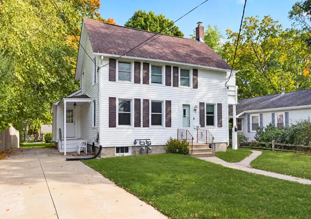 Listing Photo 2 - Condo for sale in building located at 326 S Walnut St, Sycamore, IL 60178