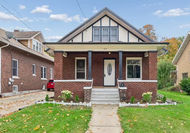 Photo 1 of Single family home for sale at 615 Gates Ave, Aurora, IL 60505 | MLS# 12783809 | Listing updated on 2026-10-22