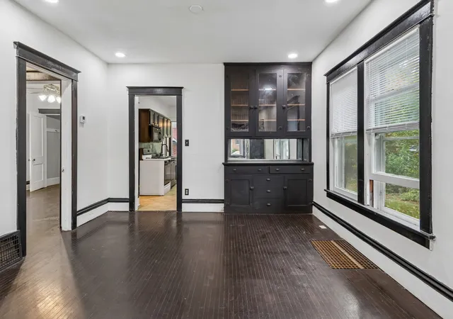 Photo 3 of Single family home for sale at 615 Gates Ave, Aurora, IL 60505 | MLS# 12783809 | Listing updated on 2026-10-22