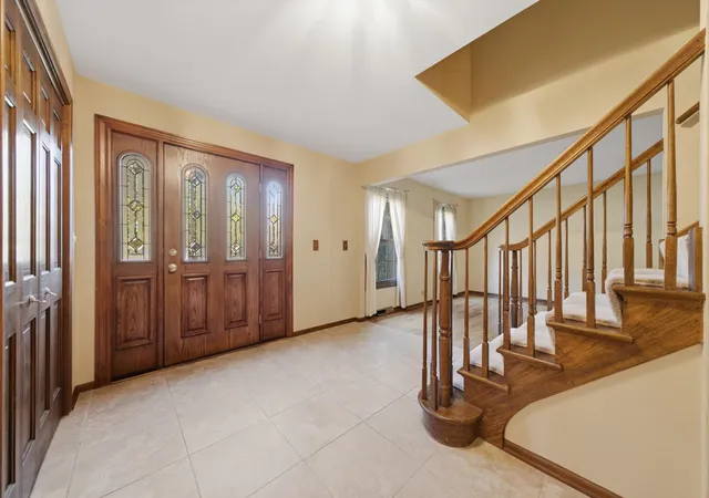 Photo 2 of Single family home for sale at 943 E Gartner Rd, Naperville, IL 60540 | MLS# 12783812 | Listing updated on 2026-10-22