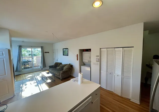 Listing Photo 4 - Condo for sale in building located at 3033 N Racine Ave, Chicago, IL 60657 - Unit #3