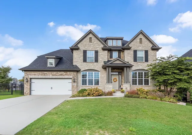 Single family home for sale at 10048 El Cameno Real Dr, Orland Park, IL 60462 | MLS# 12783833