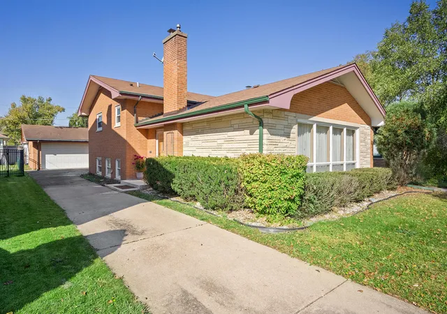 Photo 1 of Single family home for sale at 1542 Raymond Ave, La Grange Park, IL 60526 | MLS# 12783836 | Listing updated on 2026-10-22