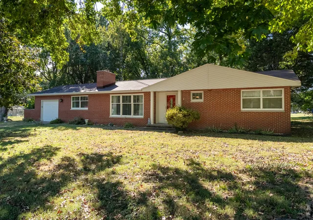 Photo 1 of Single family home for sale at 204 N Dean St, Royalton, IL 62983 | MLS# 12783846 | Listing updated on 2026-10-20