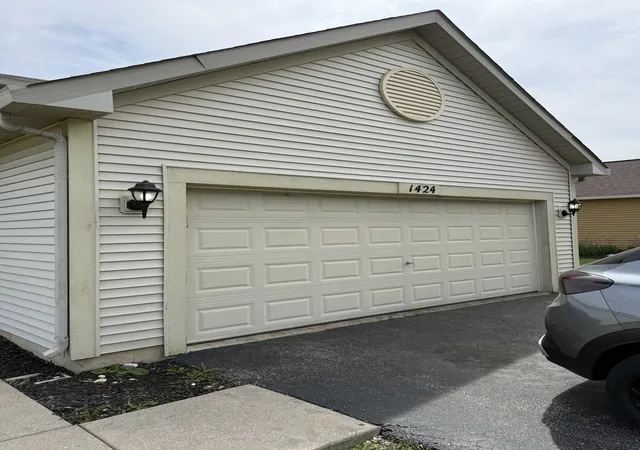 Photo 2 of Single family home for sale at 1424 Marigold Ln, Minooka, IL 60447 | MLS# 12783858 | Listing updated on 2026-10-20