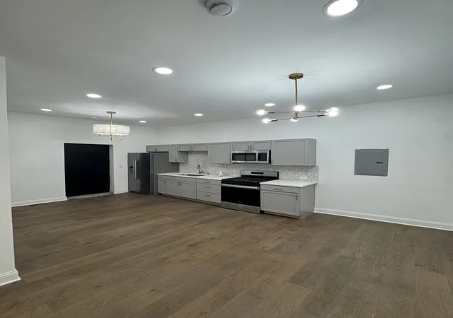 Listing Photo 5 - Condo for sale in building located at 3447 W Chicago Ave, Chicago, IL 60651