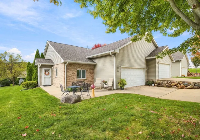 Photo 1 of Condo for sale at 2518 Reynolds Manor Dr #1, Ottawa, IL 61350 | MLS# 12783866 | Listing updated on 2026-10-20