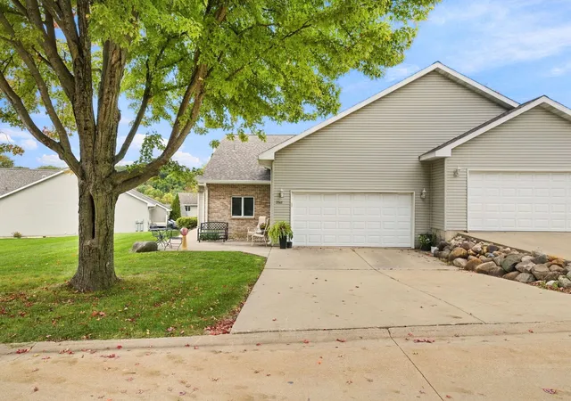 Photo 2 of Condo for sale at 2518 Reynolds Manor Dr #1, Ottawa, IL 61350 | MLS# 12783866 | Listing updated on 2026-10-20
