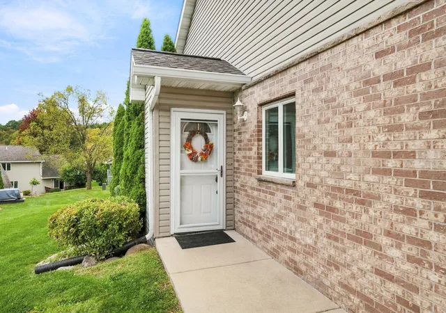 Photo 3 of Condo for sale at 2518 Reynolds Manor Dr #1, Ottawa, IL 61350 | MLS# 12783866 | Listing updated on 2026-10-20