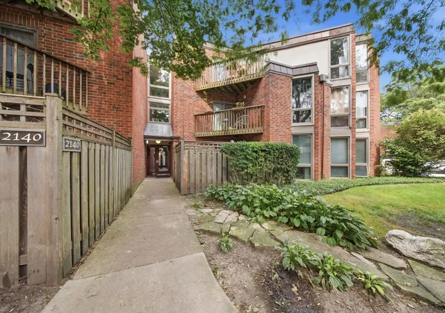 Listing Photo 1 - Condo for sale at Walpole Point, Unit 5202 2140 N Lincoln Ave, Walpole Point, Chicago, IL 60614 | Built Year: 1970-1974