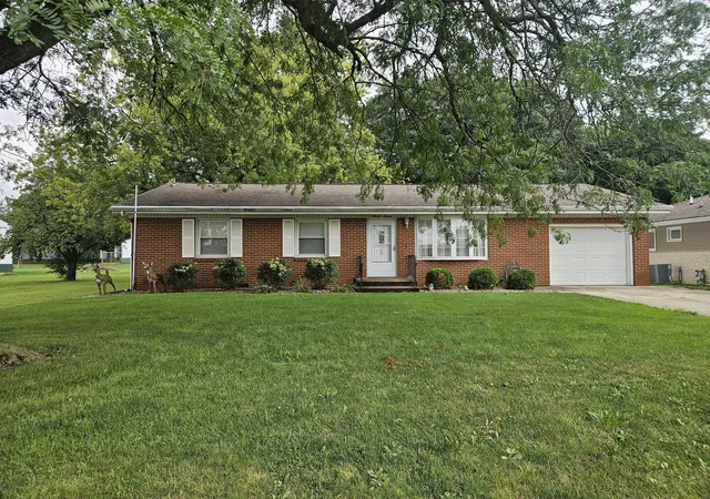 Photo 1 of Single family home for sale at 1211 E Indiana Ave, Pontiac, IL 61764 | MLS# 12783869 | Listing updated on 2026-10-20